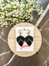 Load image into Gallery viewer, Dorothy