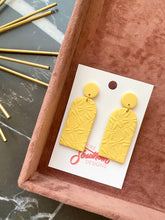 Load image into Gallery viewer, DragonFly Inn