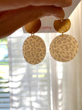 Load image into Gallery viewer, Beth